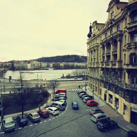 Riverbank-2 * Prag